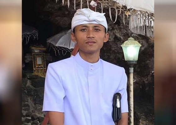 Nusabali.com - 2-anak-sundul-ayah-ke-dprd-karangasem