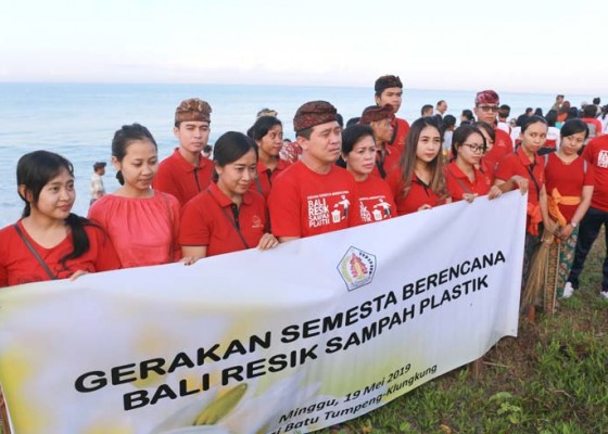 Nusabali.com - bupati-suwirta-pimpin-aksi-bali-resik-sampah-plastik