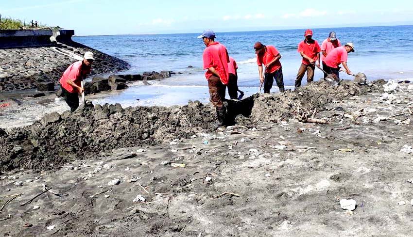 NUSABALI com Dinas LH Akan Cek Asal Limbah  di Sungai 