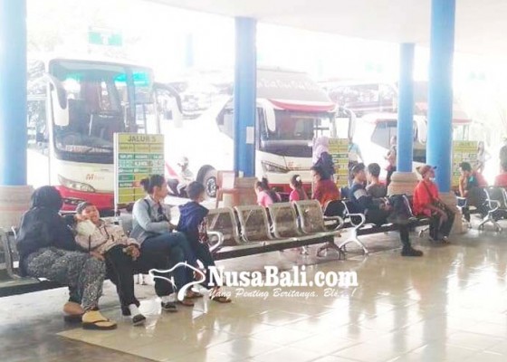 Nusabali.com - penumpang-di-terminal-mengwi-mulai-meningkat