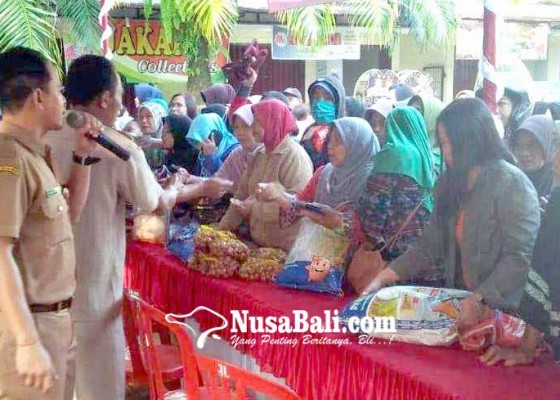 Nusabali.com - jelang-lebaran-warga-serbu-pasar-murah