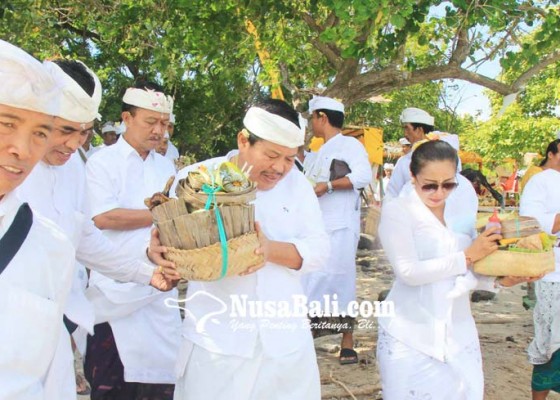 Nusabali.com - pemkab-jembrana-ngaturang-bakti-pujawali-di-pura-segara-rupek