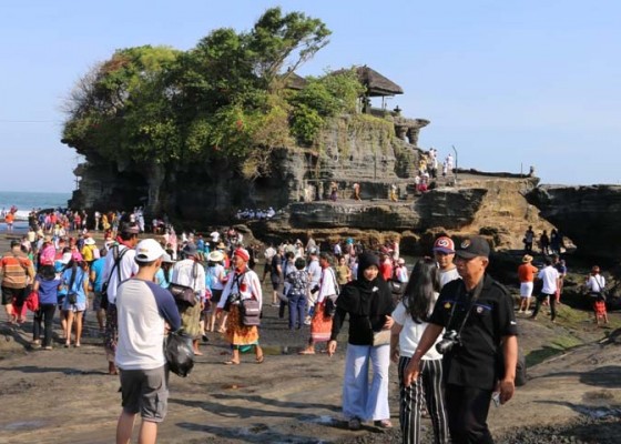 Nusabali.com - ribuan-wisatawan-serbu-tanah-lot