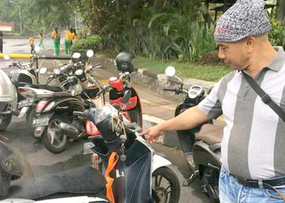 Nusabali.com - cegah-pencurian-polisi-cek-kunci-motor-masih-nyantol