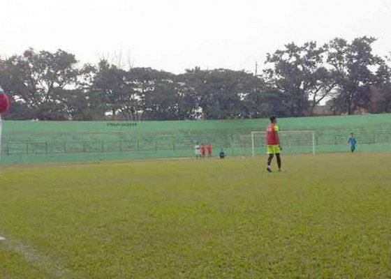 Nusabali.com - stadion-dipakai-pilkades-laga-arema-di-gajayana