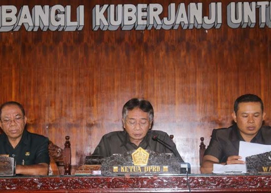 Nusabali.com - bupati-bangli-keluarkan-sp-untuk-8-opd