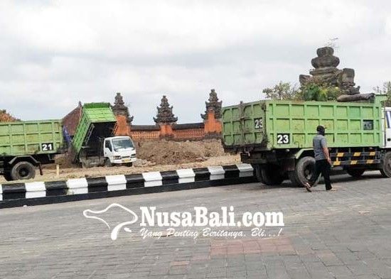 Nusabali.com - taman-depan-pintu-gerbang-puspem-badung-dirombak