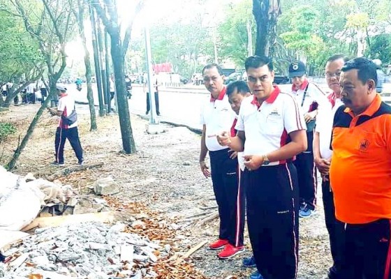 Nusabali.com - kawasan-mangrove-jadi-tempat-pembuangan-puing