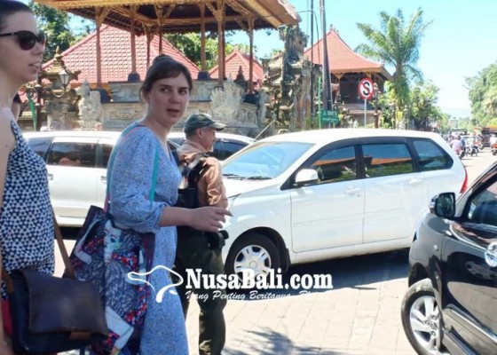 Nusabali.com - mobil-suplier-picu-macet-di-ubud