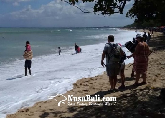 Nusabali.com - gelombang-tinggi-air-laut-di-pantai-kuta-naik