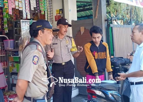 Nusabali.com - jualan-di-trotoar-satpol-pp-semprit-warung-sembako