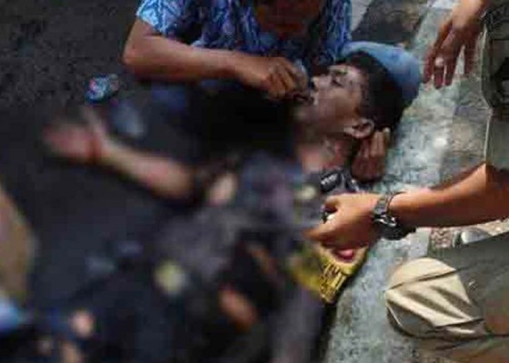 Nusabali.com - kawal-demo-3-polisi-terbakar-hidup-hidup