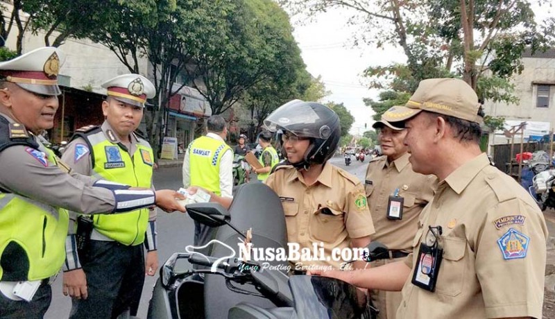 www.nusabali.com-terjaring-operasi-belasan-penunggak-pajak-kendaraan-ditilang