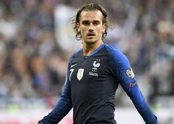 Nusabali.com - istri-tak-di-stadion-griezmann-gagal-penalti