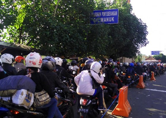 Nusabali.com - pemudik-kendaraan-roda-empat-harus-antre-3-kilometer