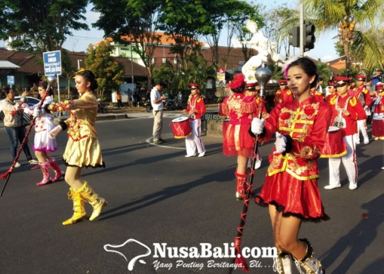 Nusabali.com - musik-smp-negeri-1-tabanan-meriahkan-pembukaan-porprov-bali-xiv