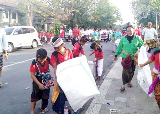 Nusabali.com - tangani-sampah-porprov-dinas-lh-gandeng-komunitas-lingkungan