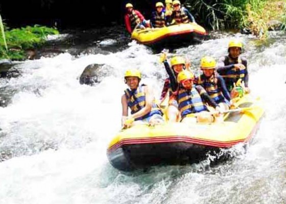 Nusabali.com - retribusi-naik-pengusaha-rafting-bangkrut