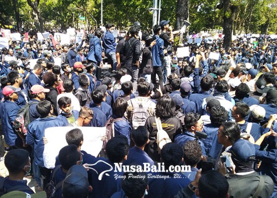 Nusabali.com - mahasiswa-bali-aksi-bali-tidak-diam