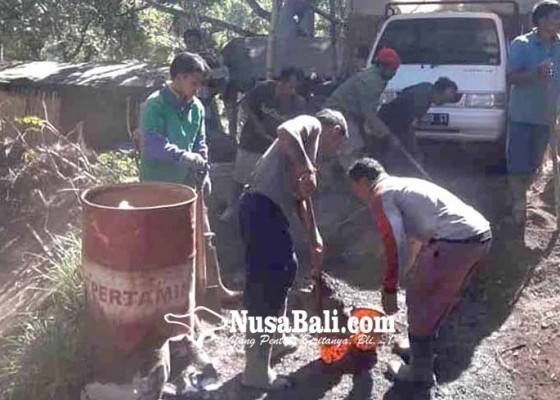 Nusabali.com - beton-jalan-desa-ban-kesulitan-air