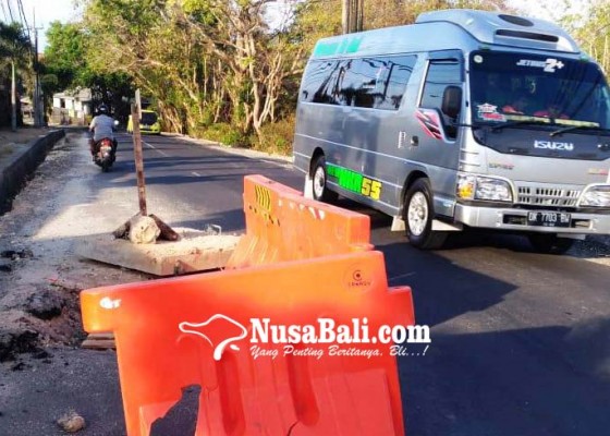 Nusabali.com - pembangunan-usai-beberapa-titik-jalan-dharmawangsa-masih-berlubang