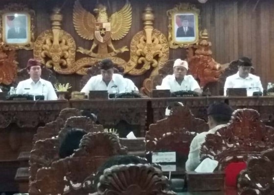 Nusabali.com - dprd-klungkung-gelar-sidang-penyampaikan-tiga-ranperda