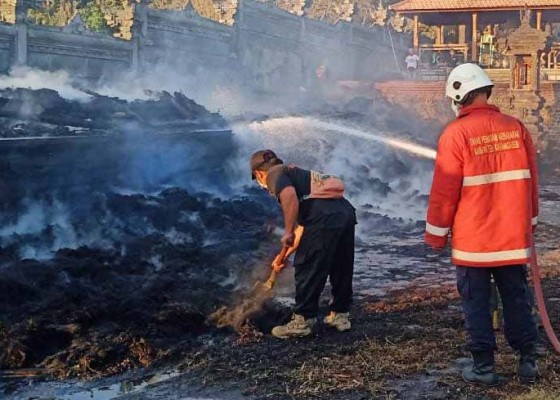 Nusabali.com - penderita-gangguan-jiwa-main-korek-api-pura-puseh-terbakar