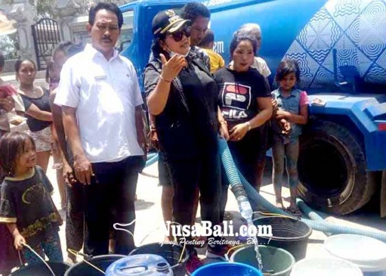 Nusabali.com - bupati-salurkan-30000-liter-air