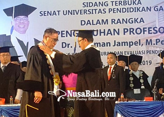 Nusabali.com - jampel-resmi-sandang-gelar-profesor