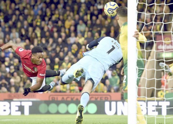 Nusabali.com - hajar-norwich-mu-cetak-2000-gol-di-premier-league