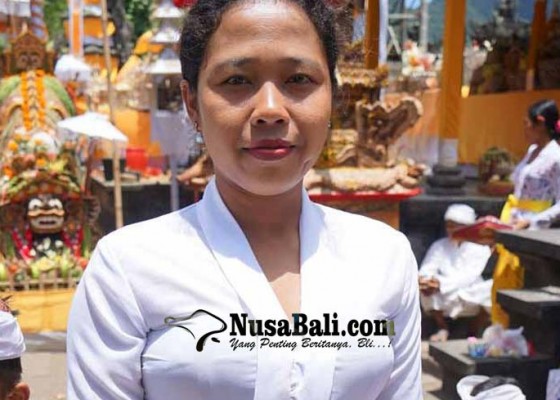 Nusabali.com - pertama-kali-wanita-menari-keris-gunakan-keris-pusaka