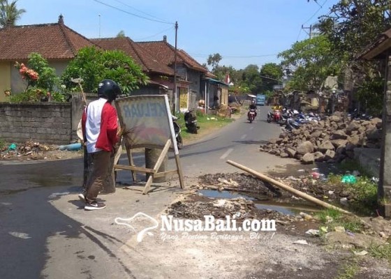 Nusabali.com - jalan-ke-dtw-candi-tebing-tergenang-air