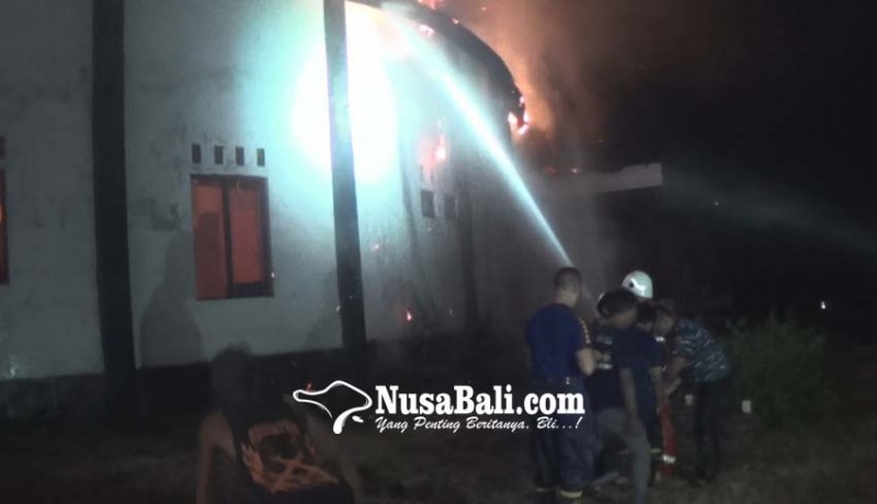 www.nusabali.com-belum-rampung-dibangun-vila-di-pancardawa-terbakar