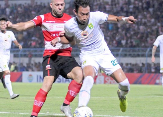 Nusabali.com - comeback-dramatis-persebaya-menangi-derby-suramadu