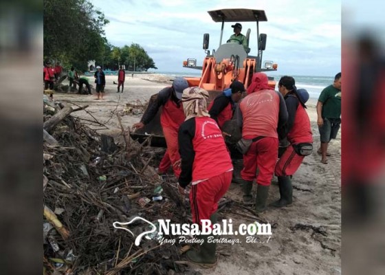 Nusabali.com - bersihkan-sampah-pantai-kuta-dinas-lhk-diback-up-pupr