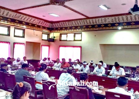 Nusabali.com - tingkatkan-pad-tabanan-dewan-dan-eksekutif-gelar-rapat