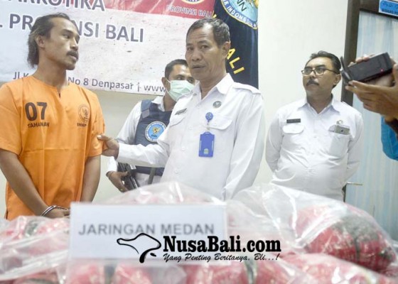 Nusabali.com - pemandu-surfing-selundupkan-29-kg-ganja-kering