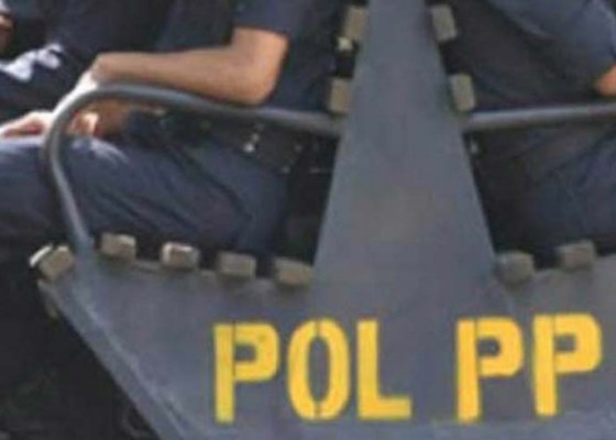 Nusabali.com - satpol-pp-bali-semprit-puluhan-pengusaha-di-jalan-ngurah-rai