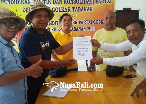 Nusabali.com - saudagar-manggis-ambil-formulir-calon-wakil-bupati-tabanan