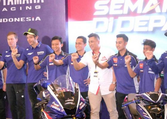 Nusabali.com - rossi-dan-marquez-sapa-penggemar-di-indonesia