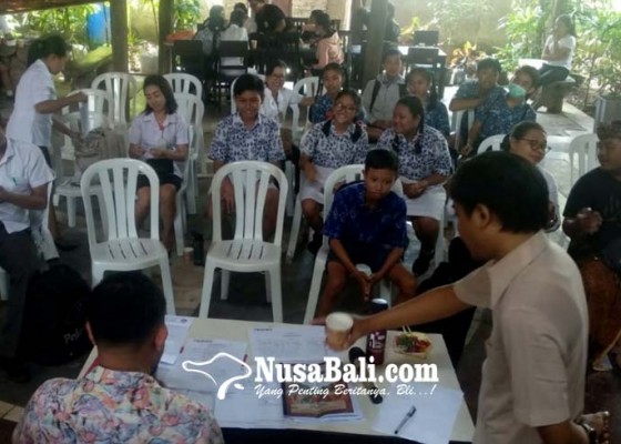 Nusabali.com - asyiknya-mebasa-bali-lewat-lomba-mesatua-banyol