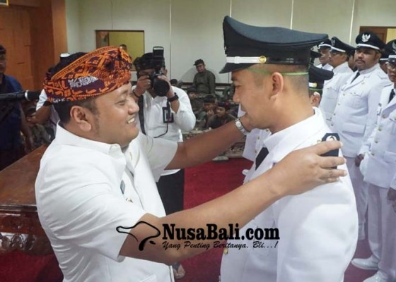 Nusabali.com - bupati-mahayastra-lantik-29-perbekel