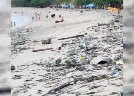 Nusabali.com - sampah-kiriman-mulai-kotori-pantai-di-badung