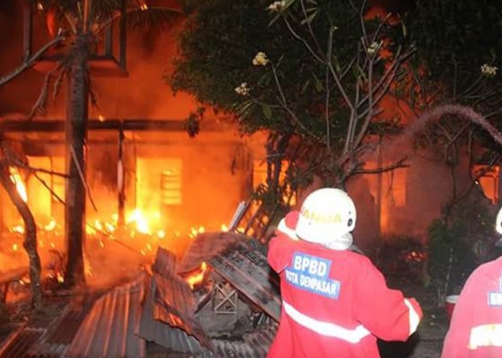 Nusabali.com - belasan-kamar-kos-ludes-terbakar