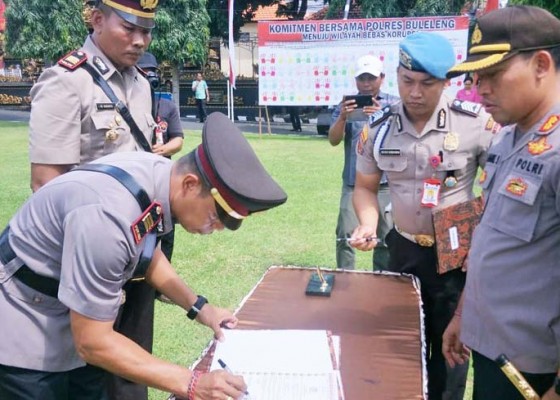 Nusabali.com - tiga-jabatan-perwira-di-polres-buleleng-disegarkan