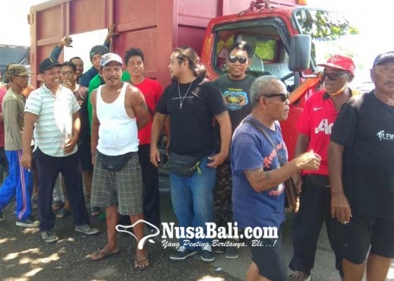 Nusabali.com - sopir-truk-keluhkan-jalan-rusak-ke-tpa