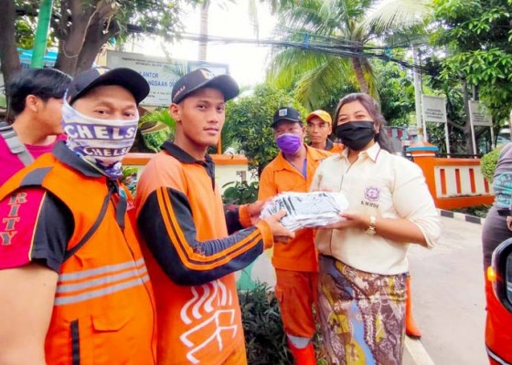 Nusabali.com - kmhdi-dan-fa-kmhdi-bagikan-5000-masker