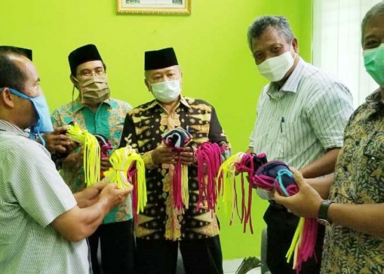 Nusabali.com - phdi-banten-bantu-masker-ke-mui