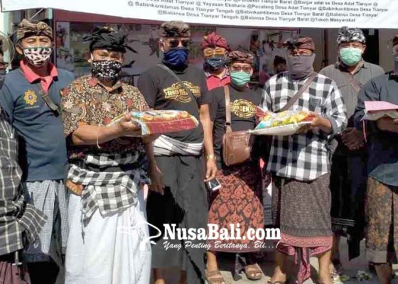 Nusabali.com - desa-adat-tianyar-serahkan-bantuan-24-ton-beras