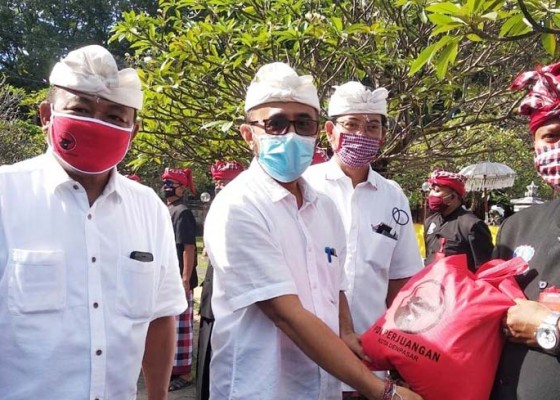 Nusabali.com - dpc-pdip-denpasar-gelar-persembahyangan-bersama-di-4-pura